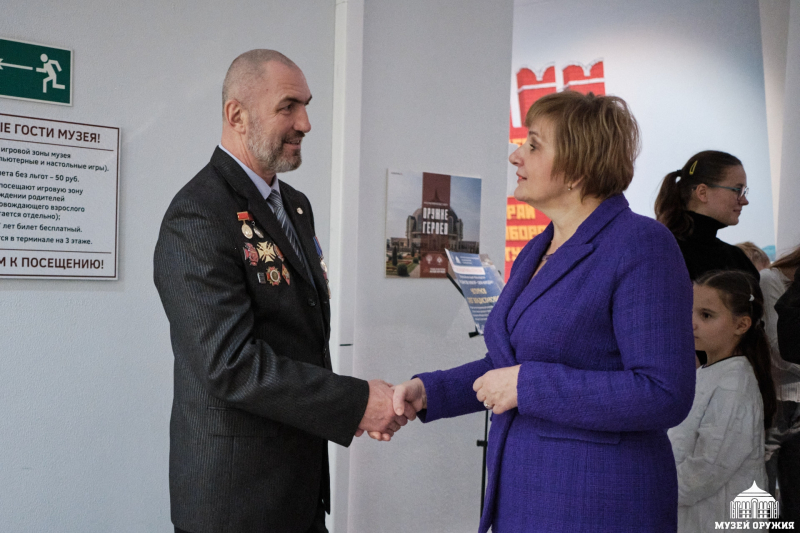В экспозиционных залах Тульского музея оружия состоялись творческие встречи членов Клуба боевых друзей с участниками «Ночи искусств». Тульский Государственный Музей Оружия