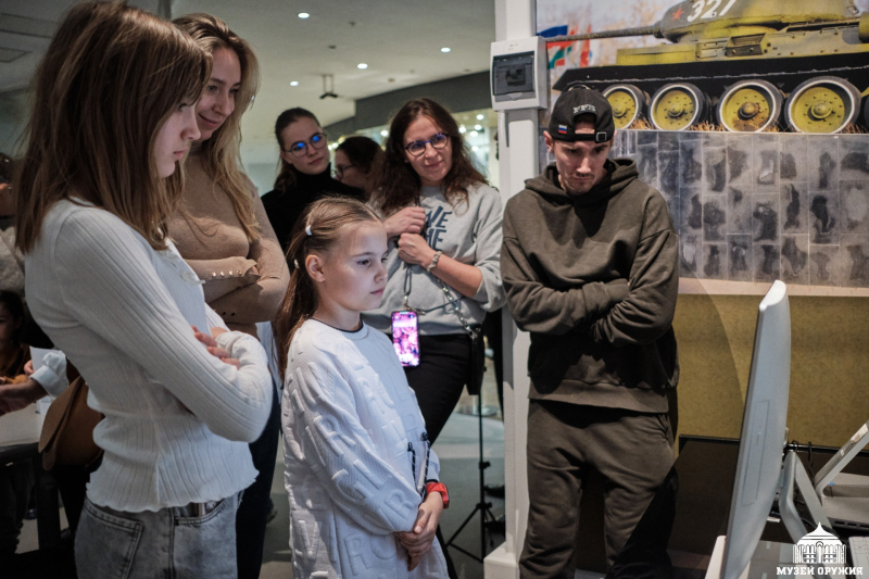 В экспозиционных залах Тульского музея оружия состоялись творческие встречи членов Клуба боевых друзей с участниками «Ночи искусств». Тульский Государственный Музей Оружия