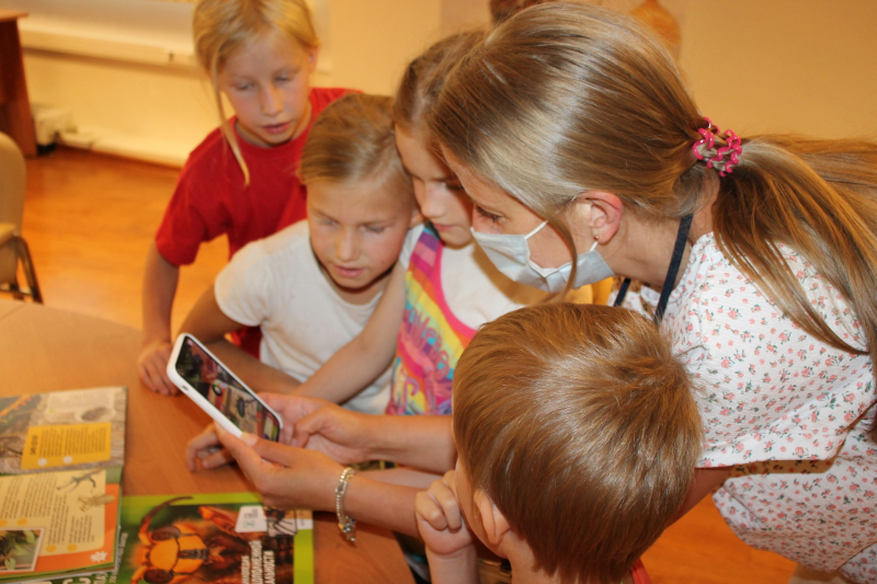 Ромашковое селфи, букетики из ромашек, «семейное древо», «семейный очаг», «библионяня» – творческие интерактивные программы в День семьи, любви и верности в Тульском музее оружия! Тульский Государственный Музей Оружия