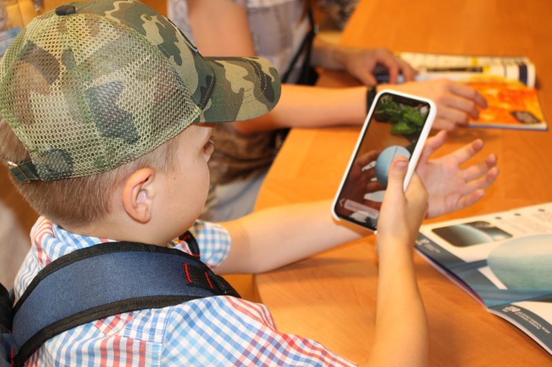 Ромашковое селфи, букетики из ромашек, «семейное древо», «семейный очаг», «библионяня» – творческие интерактивные программы в День семьи, любви и верности в Тульском музее оружия! Тульский Государственный Музей Оружия