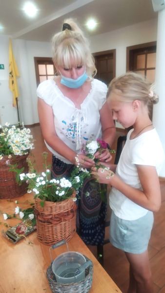 Ромашковое селфи, букетики из ромашек, «семейное древо», «семейный очаг», «библионяня» – творческие интерактивные программы в День семьи, любви и верности в Тульском музее оружия! Тульский Государственный Музей Оружия