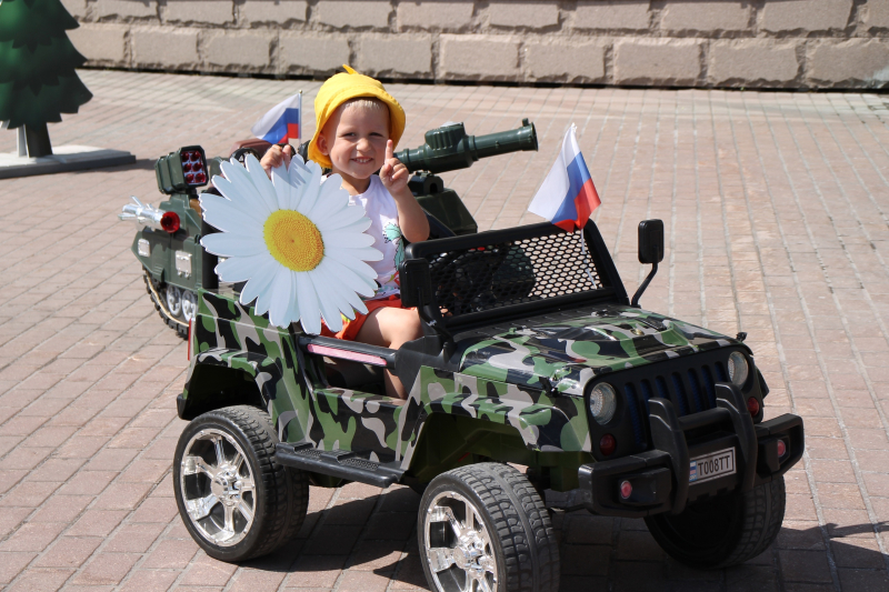 Ромашковое селфи, букетики из ромашек, «семейное древо», «семейный очаг», «библионяня» – творческие интерактивные программы в День семьи, любви и верности в Тульском музее оружия! Тульский Государственный Музей Оружия