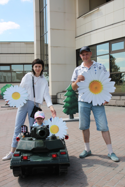 Ромашковое селфи, букетики из ромашек, «семейное древо», «семейный очаг», «библионяня» – творческие интерактивные программы в День семьи, любви и верности в Тульском музее оружия! Тульский Государственный Музей Оружия