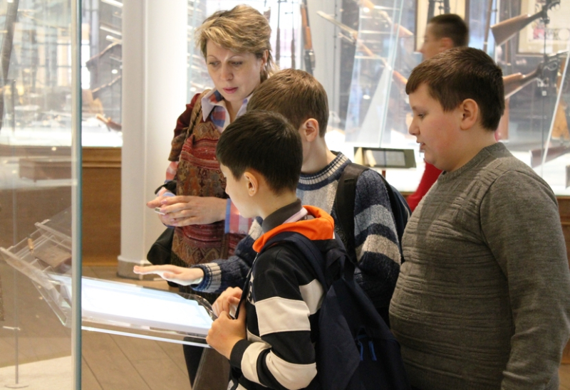 Около 6,5 тысяч школьников из различных регионов России посетили музей оружия в дни весенних школьных каникул. Тульский Государственный Музей Оружия