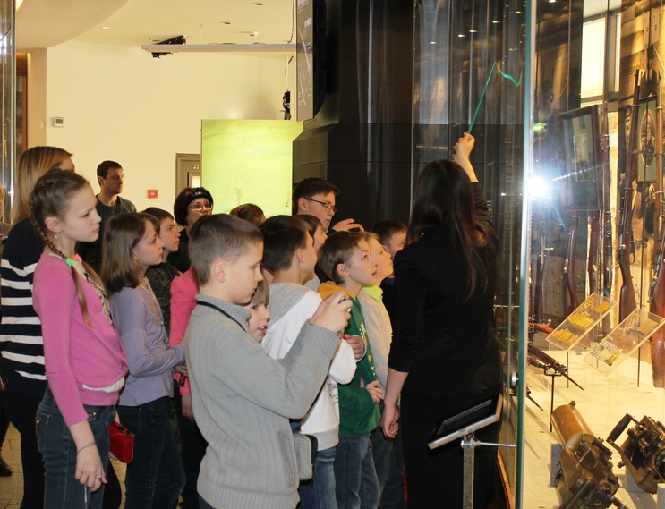 Около 6,5 тысяч школьников из различных регионов России посетили музей оружия в дни весенних школьных каникул. Тульский Государственный Музей Оружия