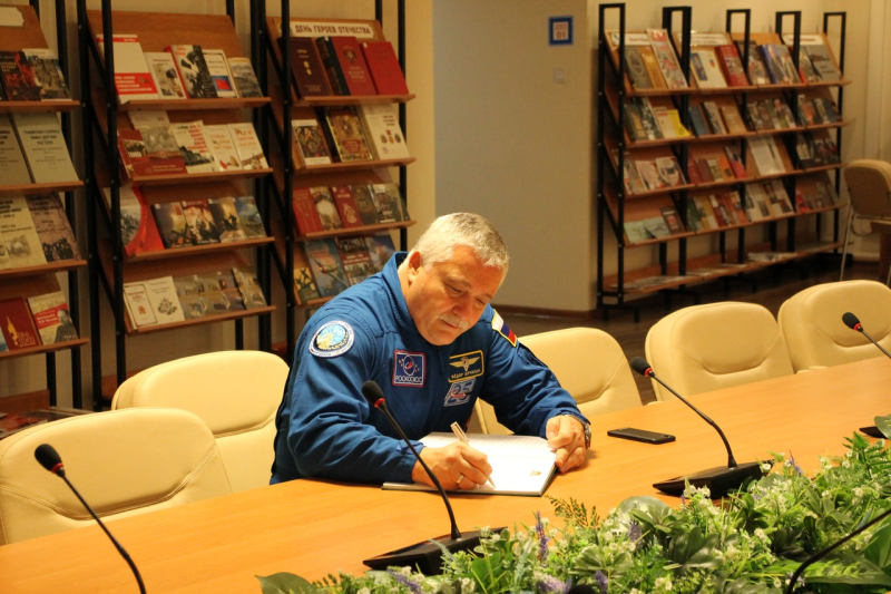Сегодня музей оружия посетил лётчик-космонавт Российской Федерации, Герой России Фёдор Николаевич Юрчихин. Тульский Государственный Музей Оружия