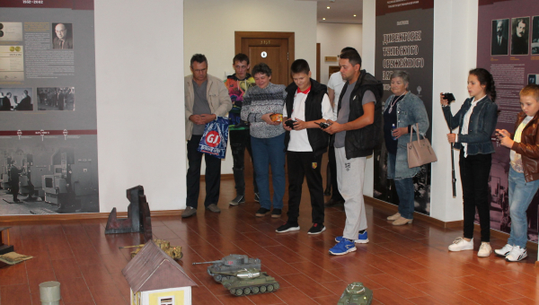 Праздник в музее продолжается! Интерактивная площадка «Танкодром»! Тульский Государственный Музей Оружия