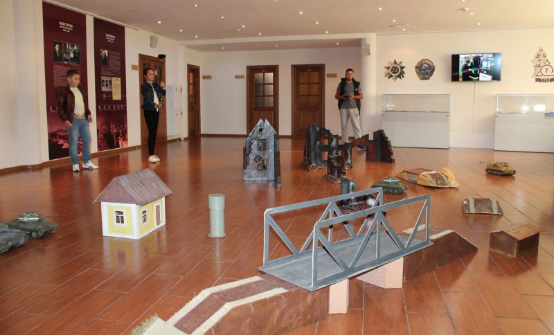 Праздник в музее продолжается! Интерактивная площадка «Танкодром»! Тульский Государственный Музей Оружия