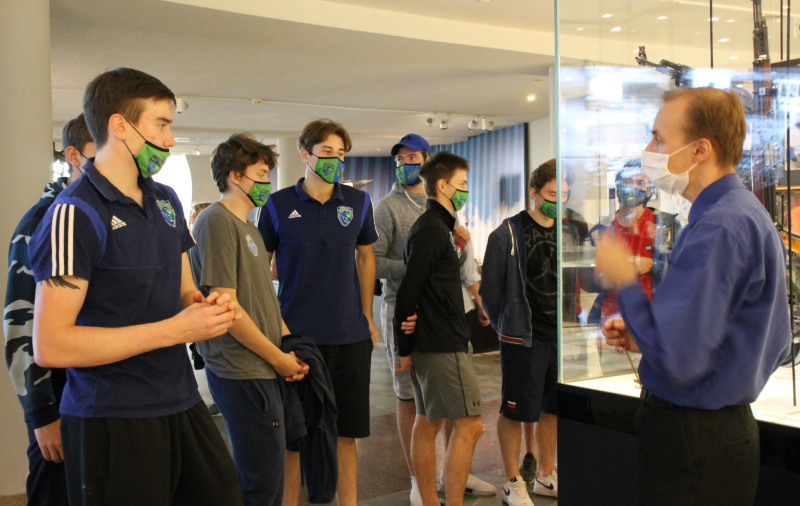 Сегодня Тульский музей оружия принимал юных хоккеистов – участников Кубка Губернатора Тульской области по хоккею Тульский Государственный Музей Оружия