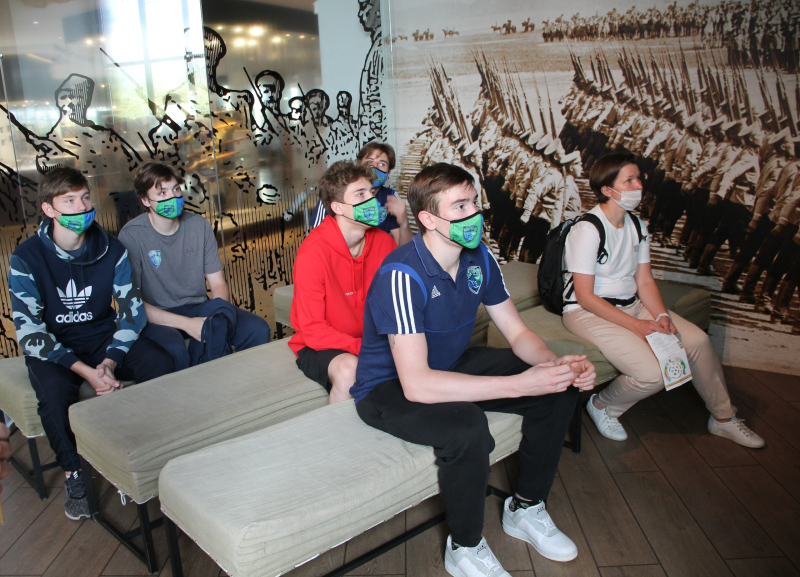 Сегодня Тульский музей оружия принимал юных хоккеистов – участников Кубка Губернатора Тульской области по хоккею Тульский Государственный Музей Оружия