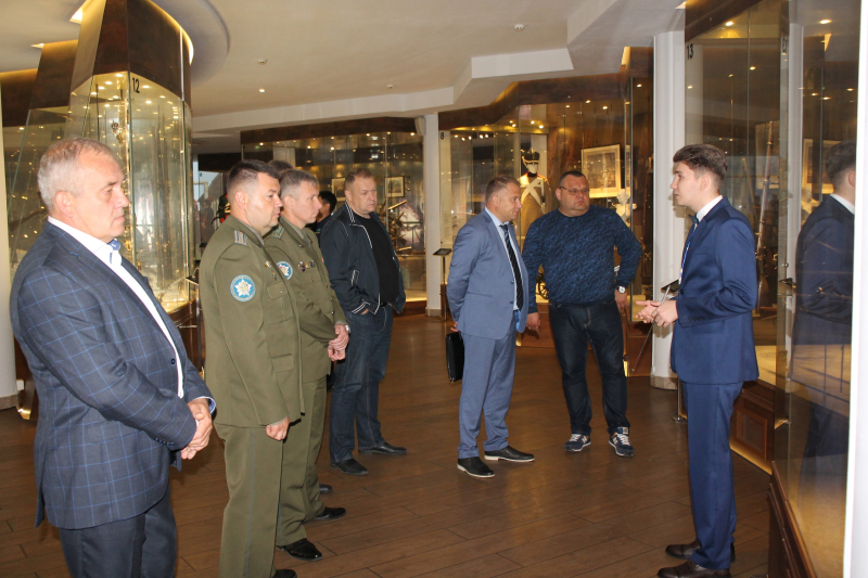 Участники Координационного Комитета по вопросам противовоздушной обороны при Совете министров обороны государств посетили музей оружия Тульский Государственный Музей Оружия