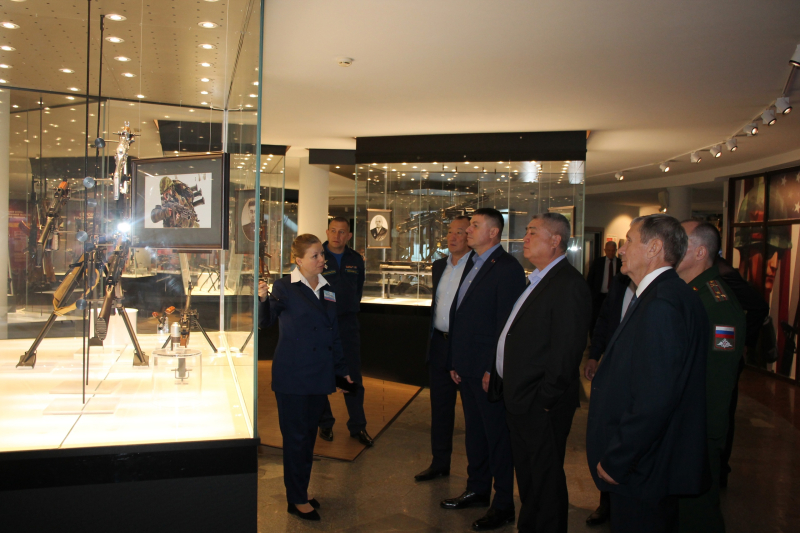 Участники Координационного Комитета по вопросам противовоздушной обороны при Совете министров обороны государств посетили музей оружия Тульский Государственный Музей Оружия