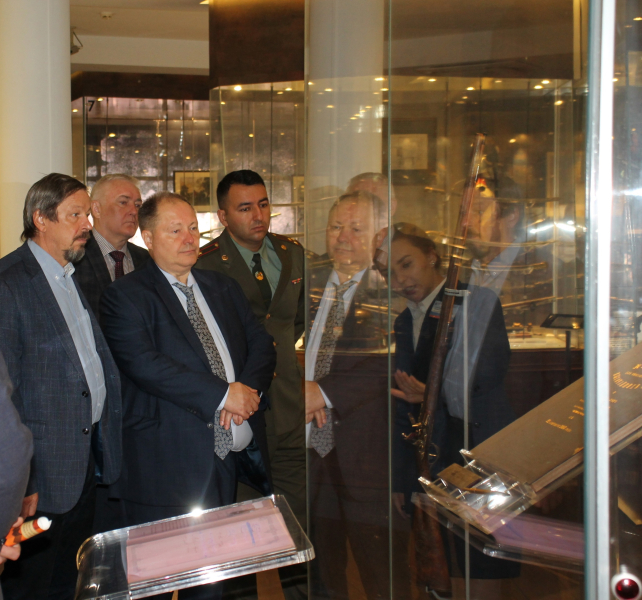 Участники Координационного Комитета по вопросам противовоздушной обороны при Совете министров обороны государств посетили музей оружия Тульский Государственный Музей Оружия