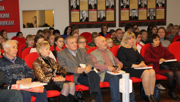 «Истинный защитник России – это история!»: в музее оружия состоялась презентация новой книги Н.Н. Дронова «За честь Отчизны!». Тульский Государственный Музей Оружия