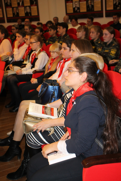 «Истинный защитник России – это история!»: в музее оружия состоялась презентация новой книги Н.Н. Дронова «За честь Отчизны!». Тульский Государственный Музей Оружия