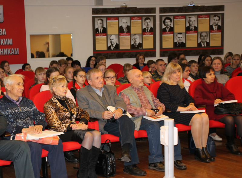 «Истинный защитник России – это история!»: в музее оружия состоялась презентация новой книги Н.Н. Дронова «За честь Отчизны!». Тульский Государственный Музей Оружия