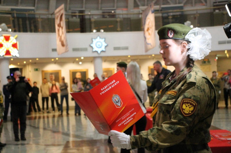 Сегодня в Тульском музее оружия состоялась церемония торжественной клятвы воспитанников Кадетского учебного центра Росгвардии имени героя России Е.Ю. Рындина. Тульский Государственный Музей Оружия