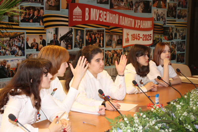 Финальный этап региональной военно-патриотической игры «Майские маневры» прошёл сегодня в здании-шлеме Тульского государственного музея оружия в рамках проекта «Равнение на Героев» Тульский Государственный Музей Оружия