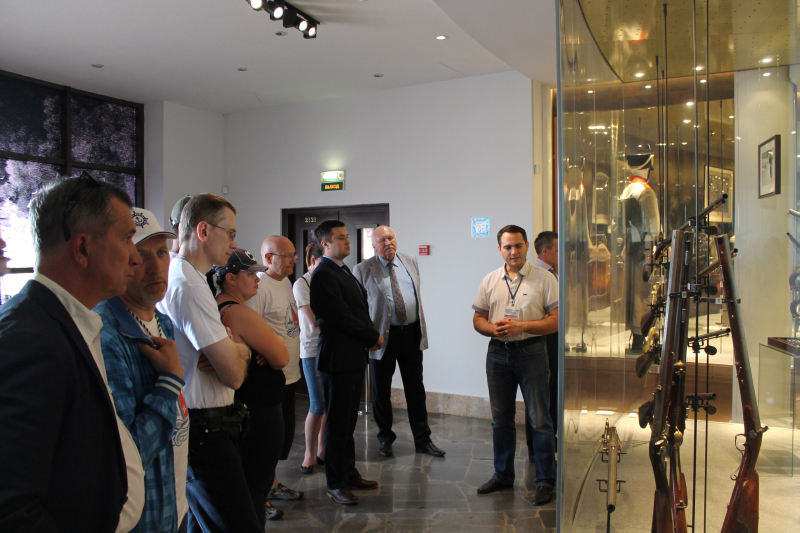 Участники фестиваля «Белые ночи в Севастополе» в Тульском музее оружия. Тульский Государственный Музей Оружия