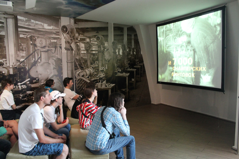 Участники фестиваля «Белые ночи в Севастополе» в Тульском музее оружия. Тульский Государственный Музей Оружия