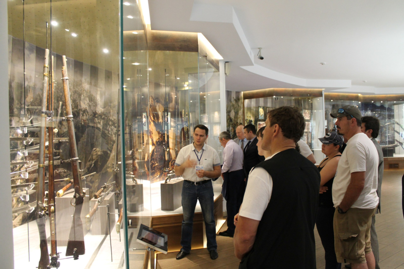 Участники фестиваля «Белые ночи в Севастополе» в Тульском музее оружия. Тульский Государственный Музей Оружия