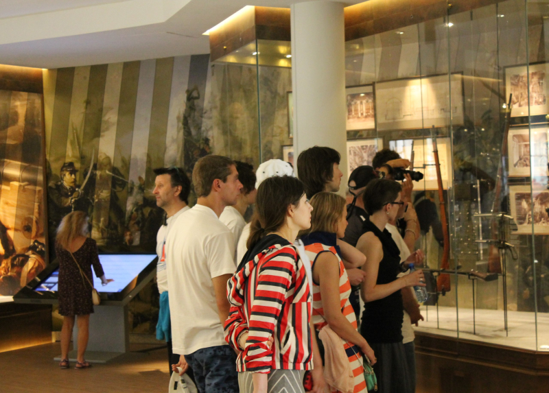 Участники фестиваля «Белые ночи в Севастополе» в Тульском музее оружия. Тульский Государственный Музей Оружия