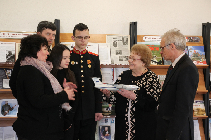 Семья Н.А. Макаровца передала в дар Тульскому музею оружия модель именного тяжелого военно-транспортного самолёта Ил-76МД-90А Тульский Государственный Музей Оружия