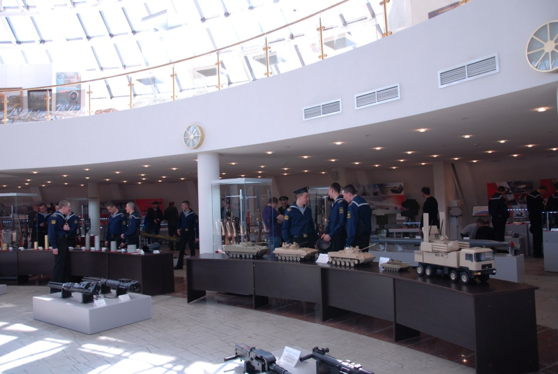 Музей оружия посетили курсанты Балтийского военно-морского института имени адмирала Ф.Ф. Ушакова Тульский Государственный Музей Оружия