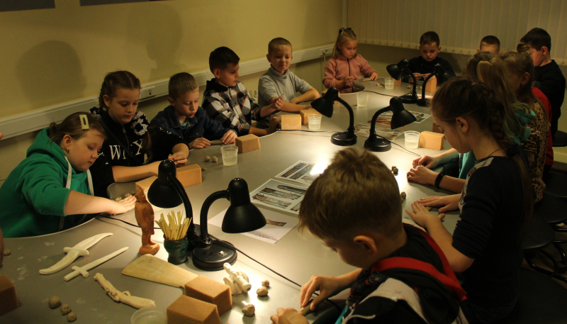 В самую творческую ночь в году – «Ночь искусств» - в Тульском музее оружия юные посетители стали участниками познавательных программ Тульский Государственный Музей Оружия