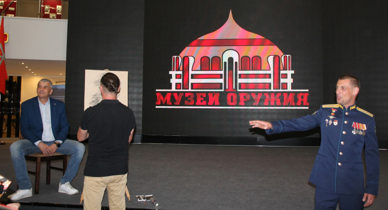 Мастер-класс автора выставки «Уголь Донбасса» Сергея Ивановича Марченко в Тульском музее оружия Тульский Государственный Музей Оружия