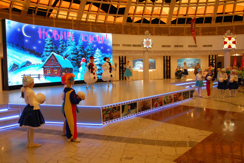 Более 2-х тысяч юных туляков стали участниками «Новогодней феерии» в обновленном зале под куполом с роскошной 9-метровой красавицей-елкой! Тульский Государственный Музей Оружия