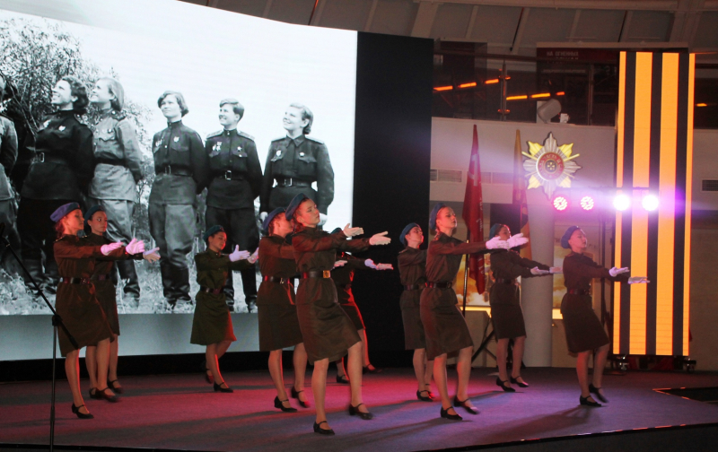 «Весна на клавишах Победы!» - проникновенное театрализованное представление состоялось сегодня в музее оружия. Тульский Государственный Музей Оружия