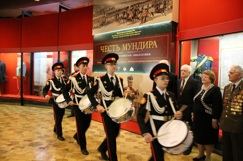 В преддверии Международного женского дня в здании музея на территории Кремля открылась выставка «Честь мундира»! Тульский Государственный Музей Оружия