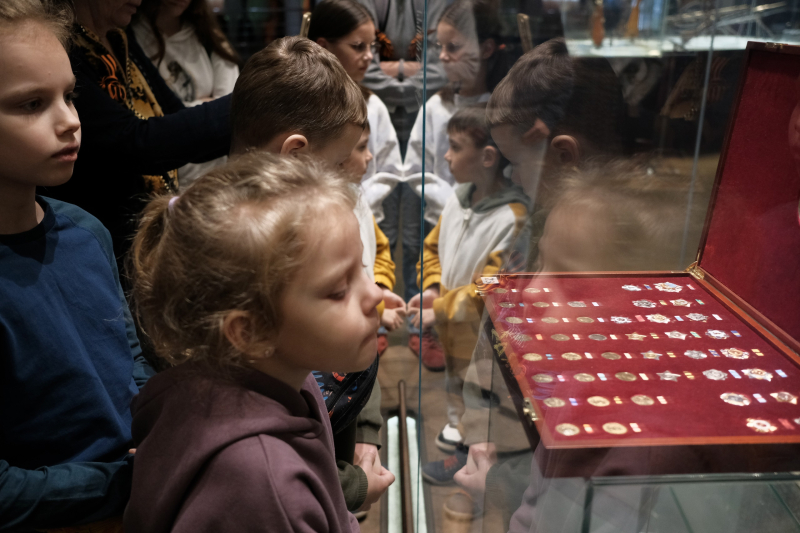 По традиции в День Победы в нашем музее проводятся интерактивные тематические костюмированные экскурсии «Оружие Победы» и «Подвиг тульских оружейников в годы Великой Отечественной войны» Тульский Государственный Музей Оружия