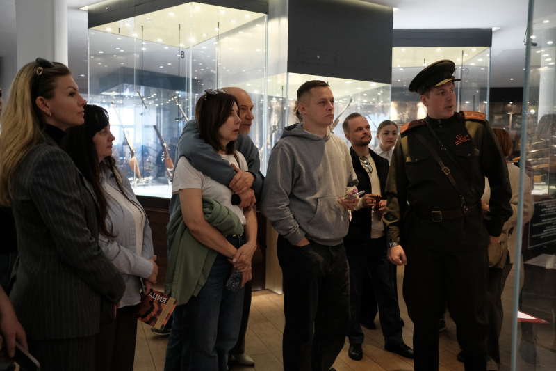 По традиции в День Победы в нашем музее проводятся интерактивные тематические костюмированные экскурсии «Оружие Победы» и «Подвиг тульских оружейников в годы Великой Отечественной войны» Тульский Государственный Музей Оружия