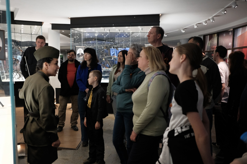 По традиции в День Победы в нашем музее проводятся интерактивные тематические костюмированные экскурсии «Оружие Победы» и «Подвиг тульских оружейников в годы Великой Отечественной войны» Тульский Государственный Музей Оружия