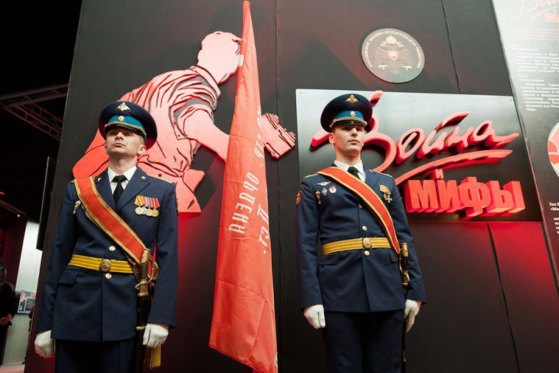 Работа уникальной выставки «Война и мифы» продлена до 28 февраля! Спешите в здание-шлем! Тульский Государственный Музей Оружия