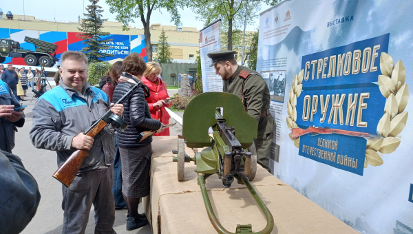 Тульский музей оружия провел выездную интерактивную выставку «Стрелковое оружие Великой Отечественной войны» в АО «НПО «СПЛАВ» им. А.Н. Ганичева» Тульский Государственный Музей Оружия