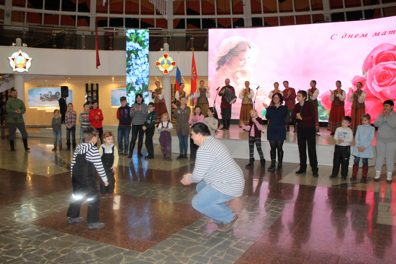 «Целуйте руки матерям своей любовью Вас хранящих!» - творческий вечер в музее оружия, посвященный Международному дню матери. Тульский Государственный Музей Оружия