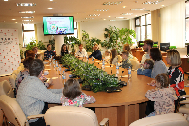Торжественная церемония награждения участников творческих мастер-классов «Сохраняя традиции» для детей с ограниченными возможностями здоровья Тульский Государственный Музей Оружия