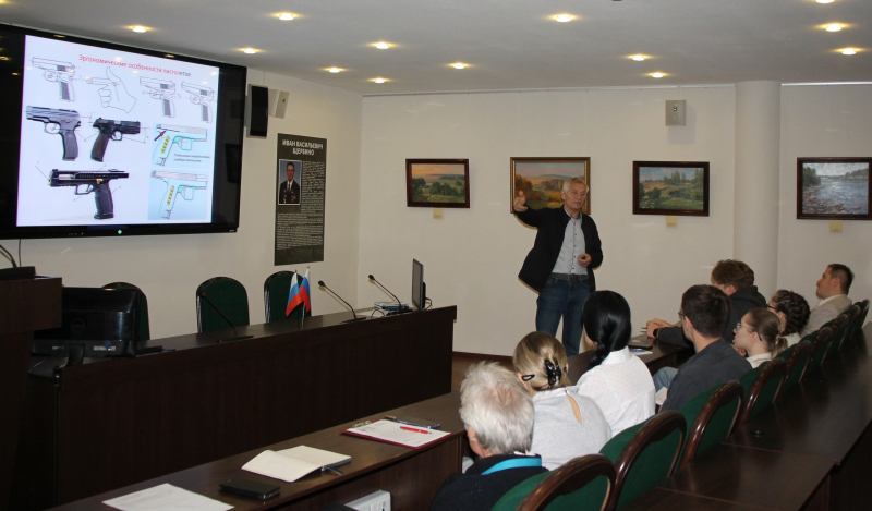 Для музейных специалистов состоялась лекция В.А. Власова, директора Выставочного центра Института высокоточных систем имени В.П. Грязева Тульский Государственный Музей Оружия
