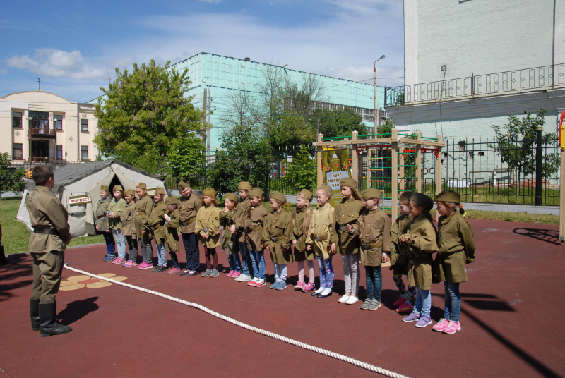 Воспитанники детских оздоровительных лагерей в музее оружия Тульский Государственный Музей Оружия