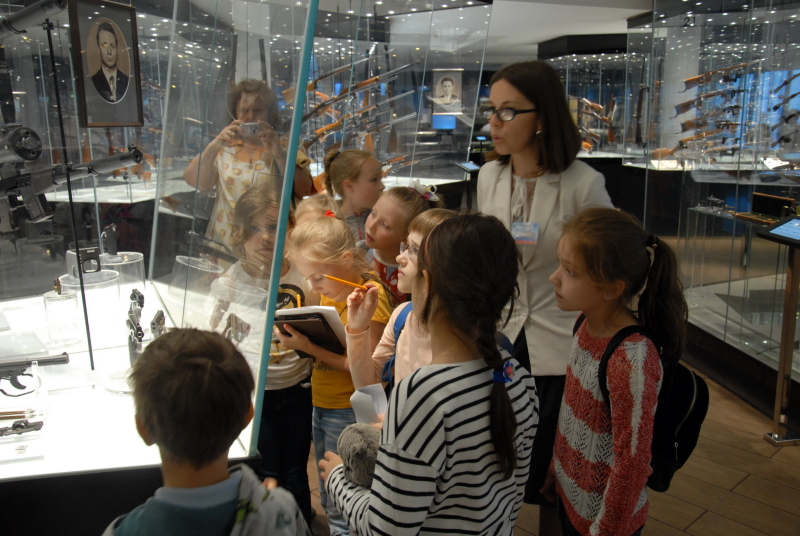 Воспитанники детских оздоровительных лагерей в музее оружия Тульский Государственный Музей Оружия