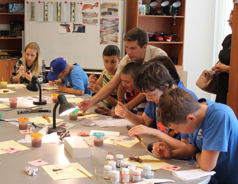 «Добро худо переможет». В музее прошло очередное занятие с «особенными» детьми Тульский Государственный Музей Оружия