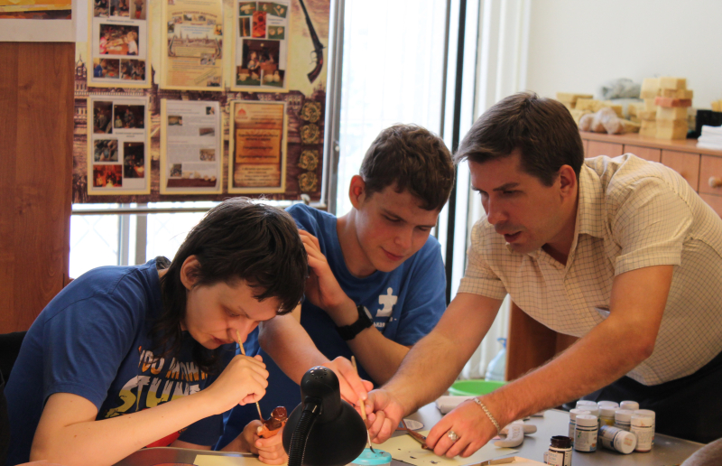 «Добро худо переможет». В музее прошло очередное занятие с «особенными» детьми Тульский Государственный Музей Оружия