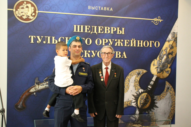 В здании-шлеме Тульского государственного музея оружия открылась межмузейная выставка «Шедевры тульского оружейного искусства» Тульский Государственный Музей Оружия