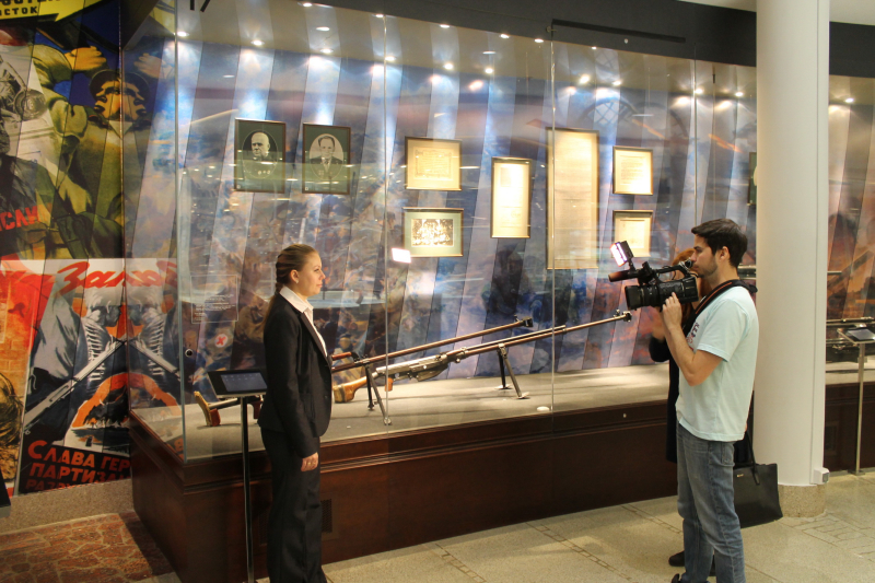 Корреспонденты Информационного агентства России «ТАСС» познакомились с новой экспозицией музея оружия Тульский Государственный Музей Оружия