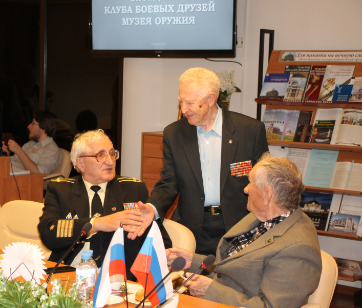 Активная роль ветеранов-наставников в патриотическом воспитании молодежи – главная тема заседания Клуба боевых друзей в Тульском музее оружия Тульский Государственный Музей Оружия