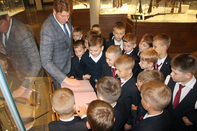 «У начала славных деяний». Праздничная программа в День знаний к 350-летию со дня рождения Петра Великого! Тульский Государственный Музей Оружия