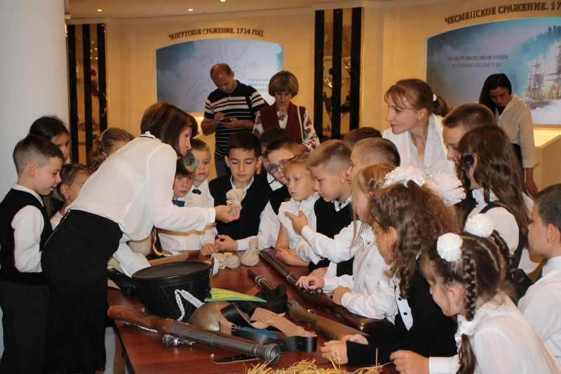 «У начала славных деяний». Праздничная программа в День знаний к 350-летию со дня рождения Петра Великого! Тульский Государственный Музей Оружия